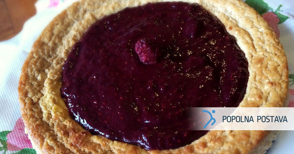 Sočen cheesecake z malinami
