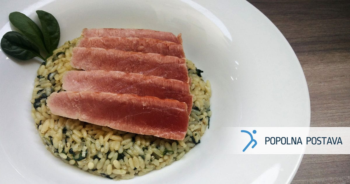 Tunin steak na špinačni rižoti