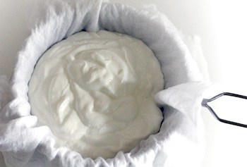 grski-jogurt-postopek-pridelave