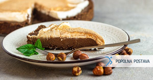 Lešnikova torta s kokosovo kremo