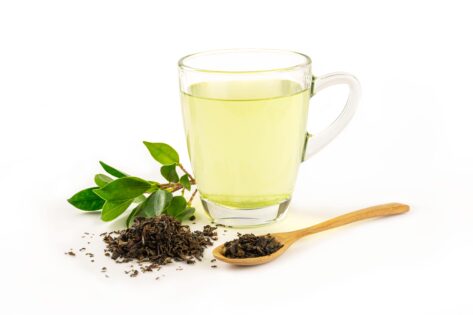 Spiranje las z zelenim čajem